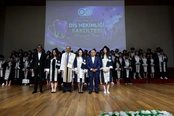 Başkan Büyükkılıç, Diş Hekimliği mezunlarının diploma sevincine ortak oldu
