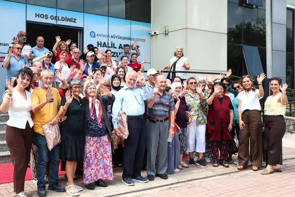 Antalya’da huzurevinde Babalar Günü için buluşma