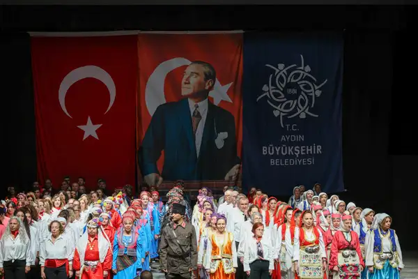 Aydın’da Kültür Merkezleri kursiyerleri yıl sonu gösterilerini sundu