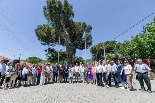 Foça Yeniköy’de Atatürk heykeli açıldı