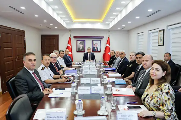 Adana'da kamu yatırımları ve projeler masaya yatırıldı