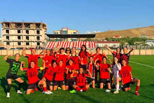 Van Büyükşehir Belediyespor Kadın Futbol Takımı play-off'a yükseldi