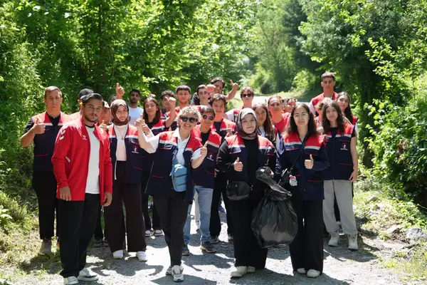 Düzce’de Dünya Çevre Günü kapsamında doğa yürüyüşü ve çevre temizliği yapıldı