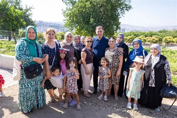 İzmir'de Mahalle Bostanlarında hasat etkinliği düzenlendi