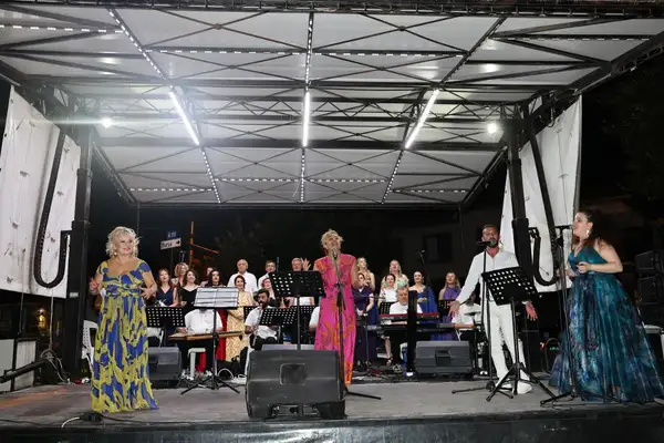 Gölyazı'da Sezen Aksu şarkıları seslendirildi
