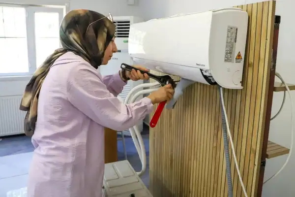 Diyarbakır'da kadınlara yönelik klima ve kombi bakım eğitimi verildi