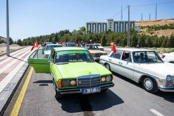 Kayısı Festivali’nde klasik Mercedes buluşması düzenlendi
