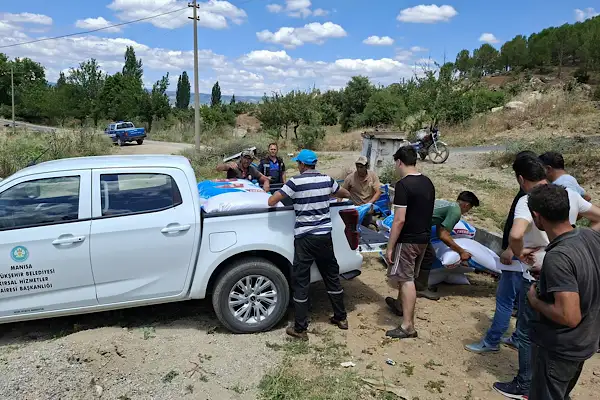 Manisa'da yangından etkilenen üreticiye yem desteği