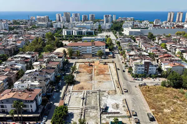 Muratpaşa’da raket sporlarının yeni merkezi yükseliyor