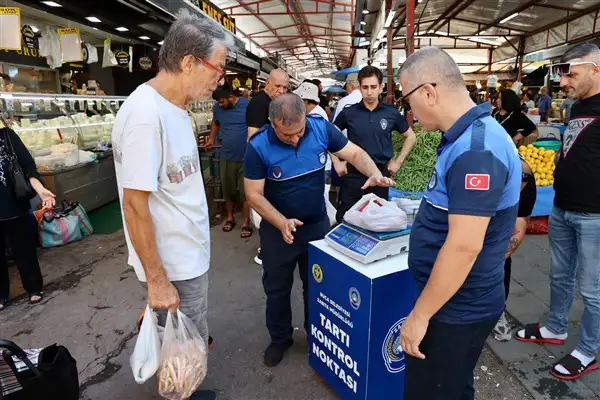 Buca Belediyesi'nden semt pazarlarında tartı kontrolü uygulaması