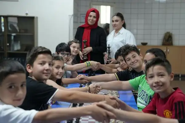 Keçiören'de satranç eğitimi alan miniklere ödülleri verildi
