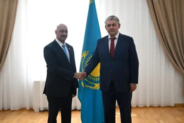 Kazakistan Dışişleri Bakanı Kosherbayev, Umman Büyükelçisi Al-Bahrani'yi kabul etti