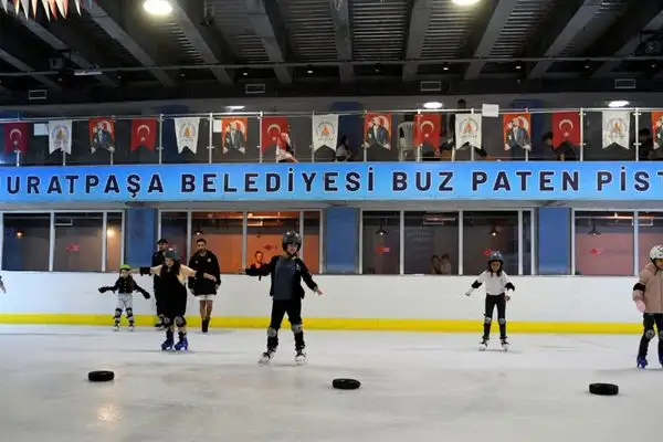 Dağyakası buz pisti yazın serinlemek isteyenleri ağırlıyor