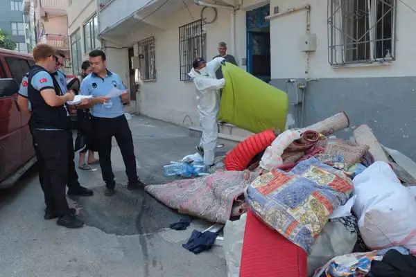 Yıldırım’da çöp ev temizlendi: Evden 5 ton atık çıkarıldı
