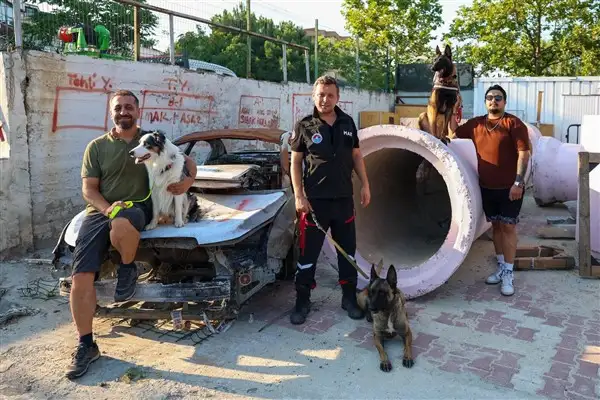 Maltepe'de köpekli arama kurtarma eğitimleri sürüyor