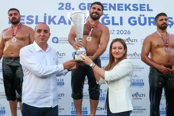 Feslikan Yağlı Güreşleri’nde başpehlivan Erkan Taş oldu