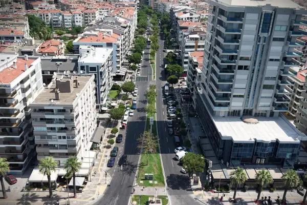 Girne Bulvarı yenilendi, Karşıyaka'da ulaşım daha güvenli ve konforlu hale geldi