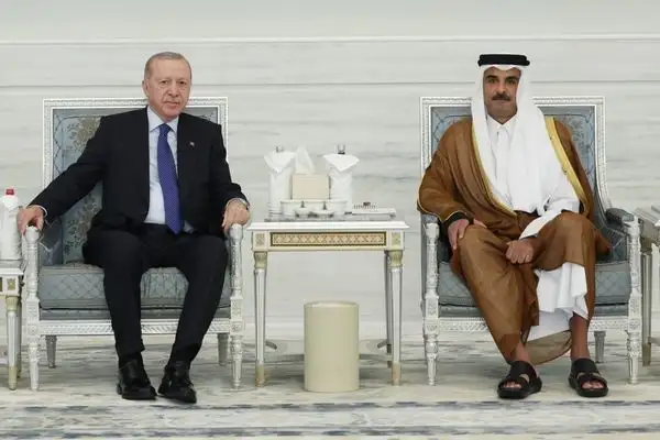 Cumhurbaşkanı Erdoğan, Doha'da Katar Emiri Al Sani'ye taziye dileklerini iletti