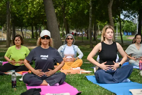 Bornova Belediyesi’nden kadınlara yoga ve meditasyon etkinliği
