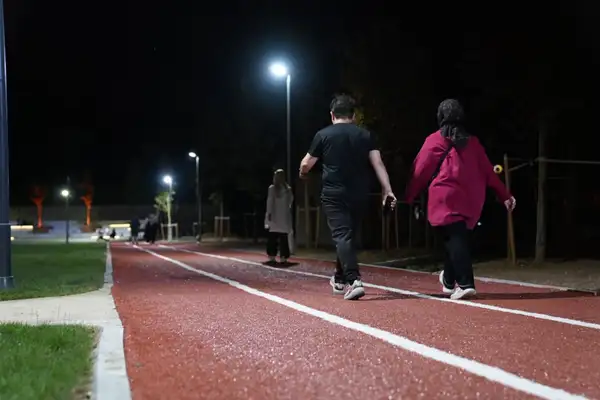 Düzce'de Merkez Park yürüyüş alanı vatandaşların kullanımına açıldı