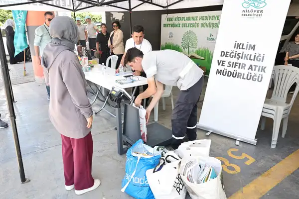Nilüfer’de atık kağıt kampanyası: Eski kitap ve defterini getiren hediye kazanıyor