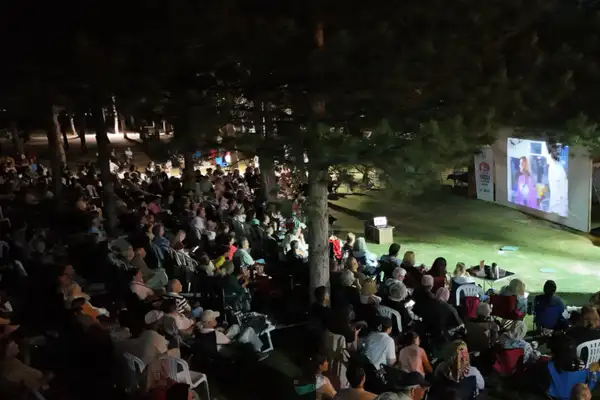 Eskişehir’de emekliler açık hava sinemasında buluştu