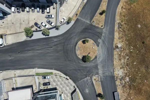 Esenyurt’ta yol yenileme çalışmaları devam ediyor