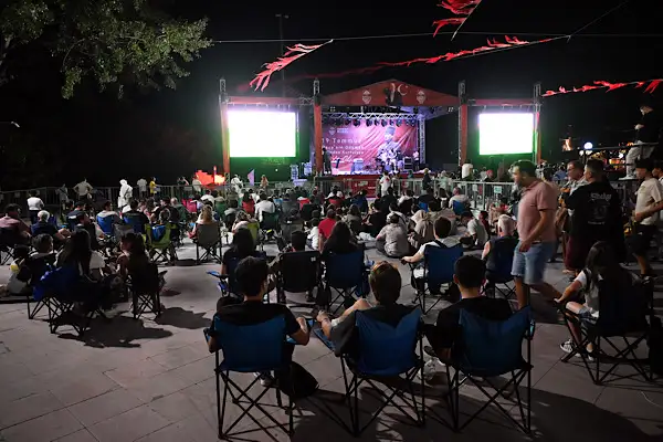 Yalova'nın kurtuluş yıl dönümü konser ve maç yayınıyla kutlandı