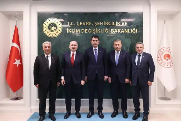 Trabzon heyeti Taşönü Katı Atık Tesisi'nin sorunlarını Bakan Kurum'a iletti