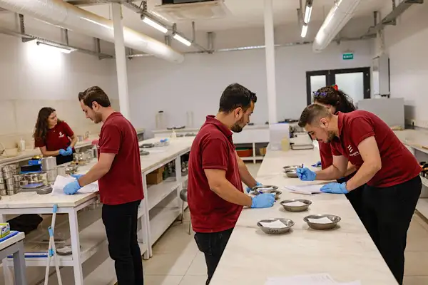 Karşıyaka'nın zemin verileri Egeşehir Laboratuvarı'nda analiz ediliyor