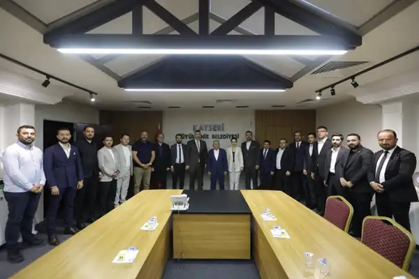 Büyükkılıç, ziyaretçilerini makamında kabul etti