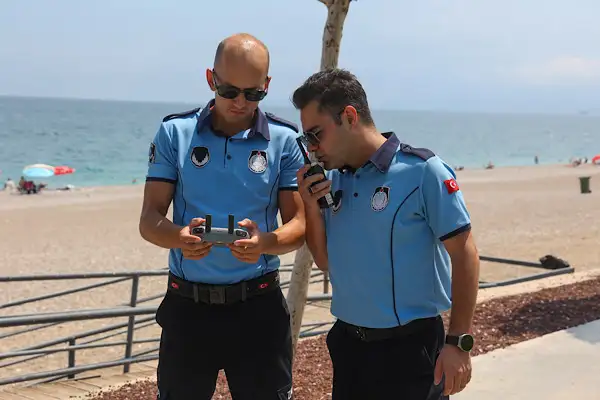 Konyaaltı Sahili'nde dron destekli zabıta denetimi başlatıldı