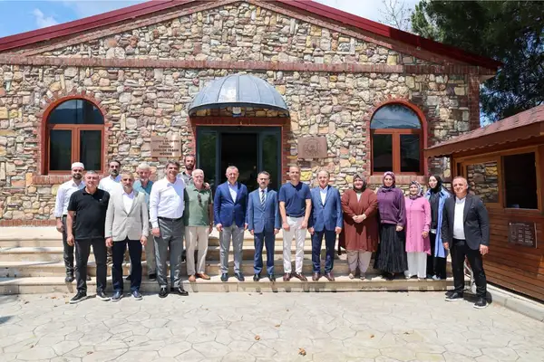 Vali Aktaş, Kartepe'deki aşure etkinliğine katıldı