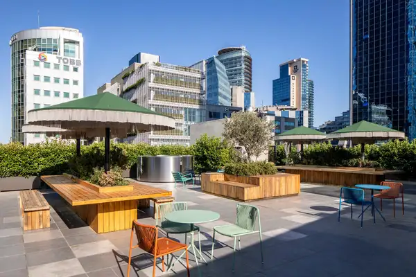 Kolektif House ve Miles & Smiles'tan yaza sinema molası