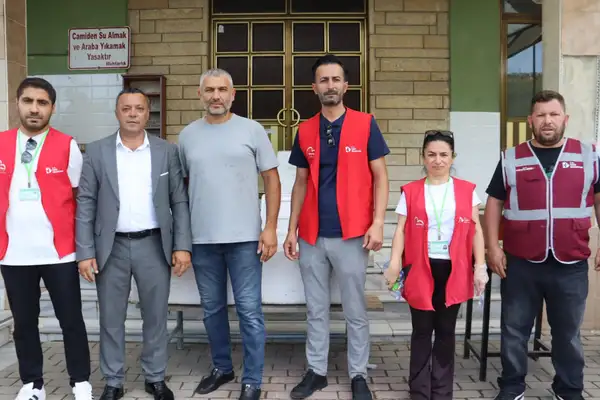İzmit'te cuma namazı sonrası aşure ikram edildi