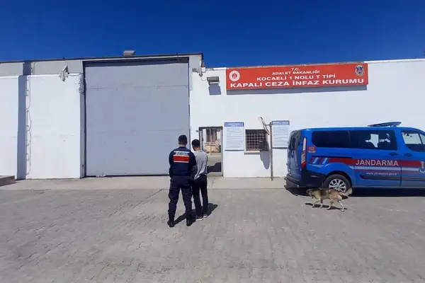 Kocaeli'nde 8 yıl 4 ay hapis cezası bulunan şahıs yakalandı