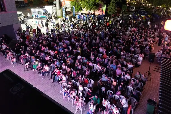 Isparta Belediyesi Yaz Akşamı Çocuk Sineması Batıkent'te düzenlendi