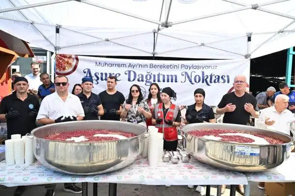 Manisa Büyükşehir’den Perşembe Pazarı’nda 2 bin kişiye aşure ikramı