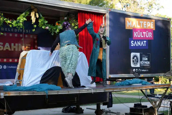 Maltepe'de gezici yaz çocuk tiyatroları başladı