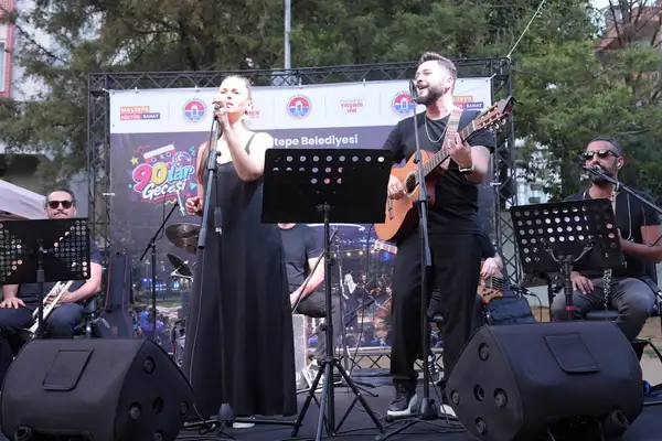 Maltepe'de 90'lar konserleri sürüyor