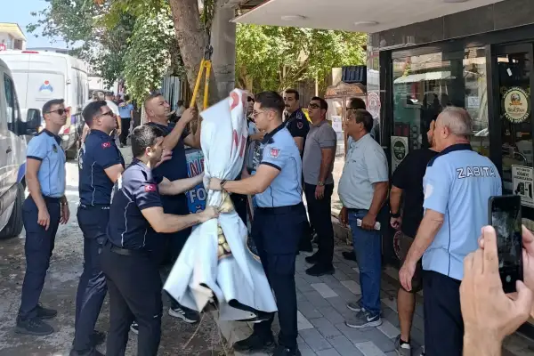 Bayraklı’da izinsiz seyyar satış ve alan işgallerine denetim