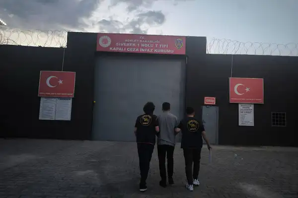 Şanlıurfa'da aranan 2 şahıs jandarma operasyonuyla yakalandı 