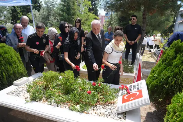 Kartal Belediyesi, 15 Temmuz demokrasi şehidi Şükrü Bayrakçı'yı kabri başında andı