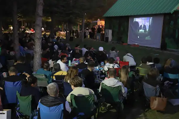Eskişehir’de açık hava sinema geceleri nostalji rüzgarıyla başladı
