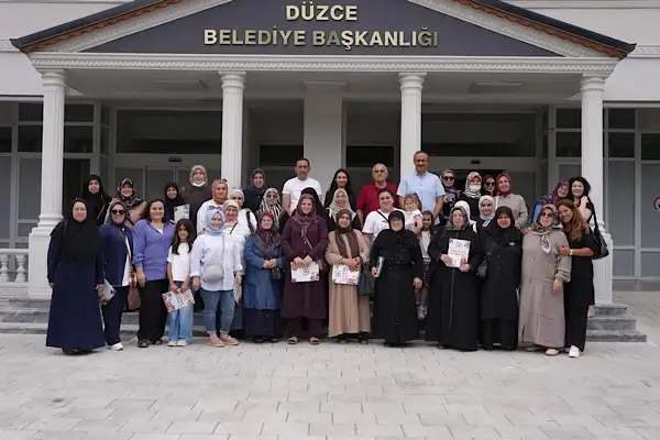 Düzce'de hayata geçirilen yatırımlar düzenlenen gezi programıyla tanıtıldı