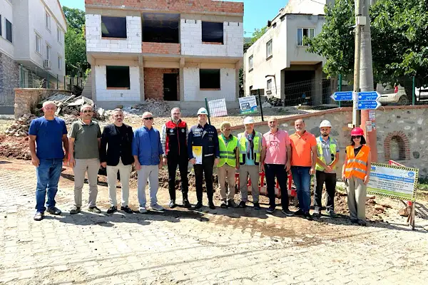 Başkan Erol, Burhaniye Mahallesi’nde doğalgaz çalışmalarını inceledi