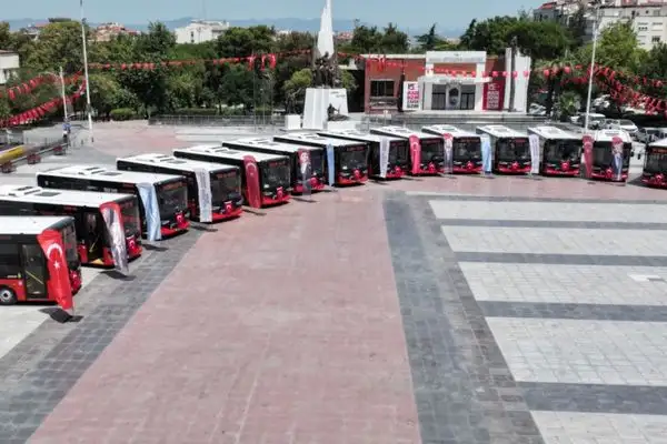 Manisa Büyükşehir Belediyesi 14 yeni otobüsü hizmete aldı