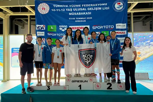 Düzce'de Spor Akademisi Yüzme Takımı’ndan 14 madalyalık başarı