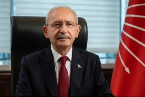 Kılıçdaroğlu, Sarıyer'de CHP'ye katılan yeni üyelere rozet taktı