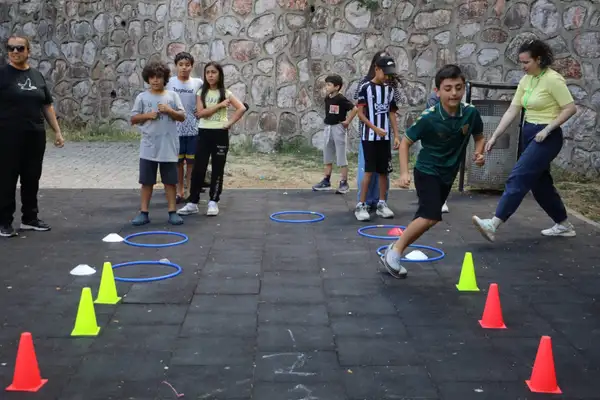 İzmit’te mahalleler geleneksel oyunlarla şenleniyor
